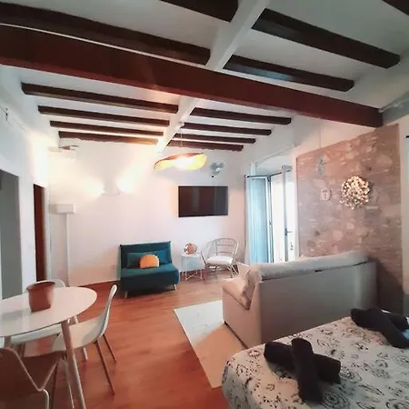 Bonito Estudio En El Centro. Ideal Parejas.