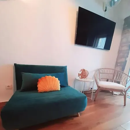 Bonito Estudio En El Centro. Ideal Parejas. Palamos