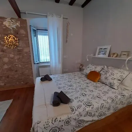 Bonito Estudio En El Centro. Ideal Parejas. * Palamos